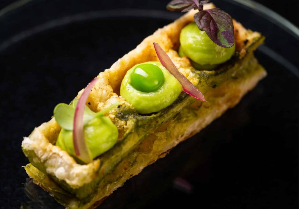 Servcie Traiteur, EHG Traiteur a Genève. Assortiment de bouchées fines de l'EHG Traiteur : l'art du service événementiel à Genève