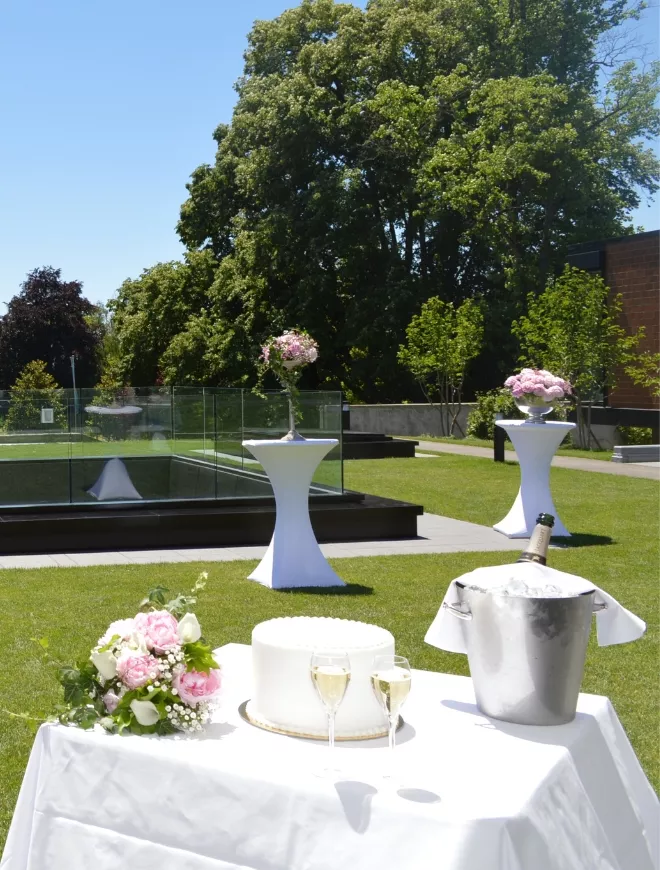 Mariage a Genève sur la terrasse du restauratn Vieux Bois